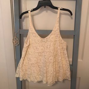 LACE CROP TOP